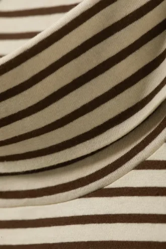 Top de cuello alto falso y manga larga de corte recto – Rayas beige y marrón oscuro