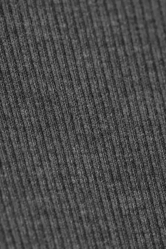 Top de cuello barco con canalé Annie – Gris oscuro jaspeado Top de cuello barco con canalé Annie – Gris oscuro jaspeado