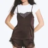 Top de encaje satinado – Marrón oscuro Top de encaje satinado – Marrón oscuro