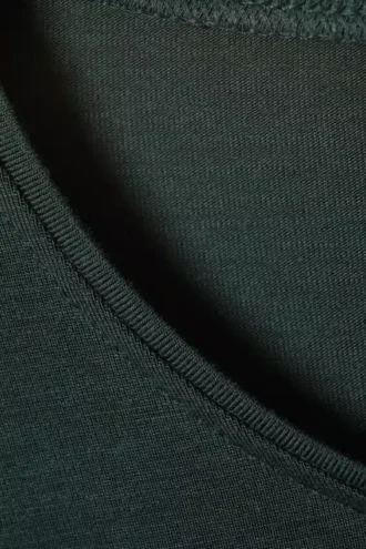 Top de lyocell de manga larga y corte ajustado – Azul petróleo
