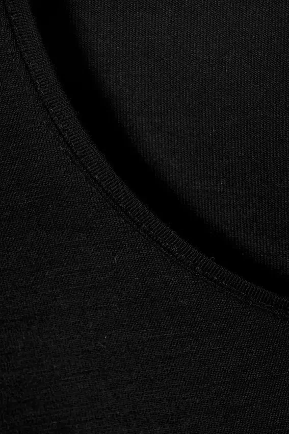 Top de lyocell de manga larga y corte entallado – Negro Top de lyocell de manga larga y corte entallado – Negro
