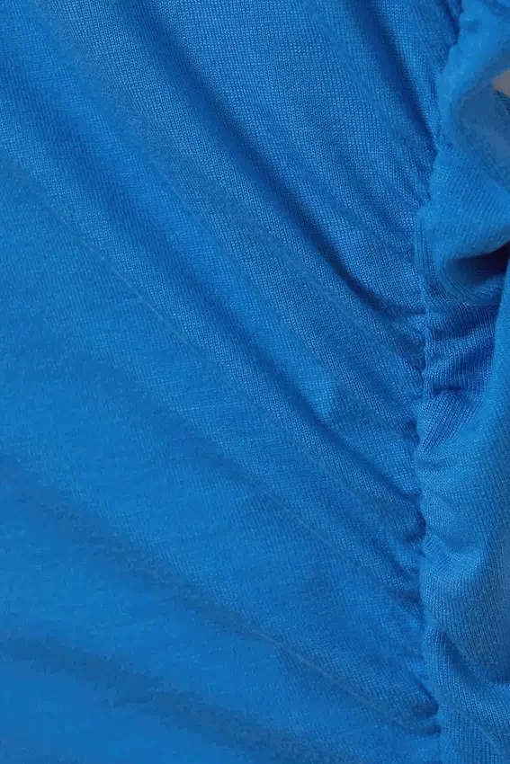 Top de lyocell drapeado de corte entallado – Azul Top de lyocell drapeado de corte entallado – Azul
