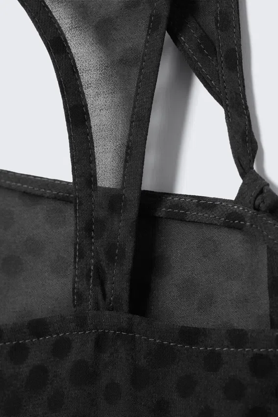 Top de malla con aberturas asimétricas – Gris oscuro – Lunares Top de malla con aberturas asimétricas – Gris oscuro – Lunares