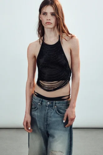 Top de malla con cuello halter y pedrería – Negro
