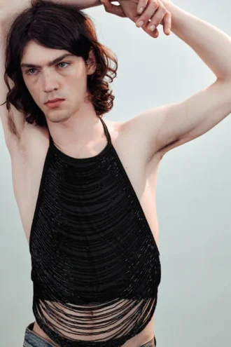 Top de malla con cuello halter y pedrería – Negro