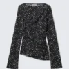 Top de malla estampada con fruncidos – Lunares negros Top de malla estampada con fruncidos – Lunares negros