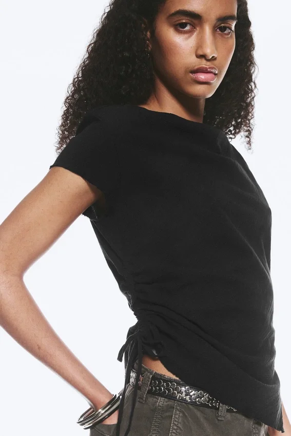 Top de manga corta con fruncidos – Negro Top de manga corta con fruncidos – Negro