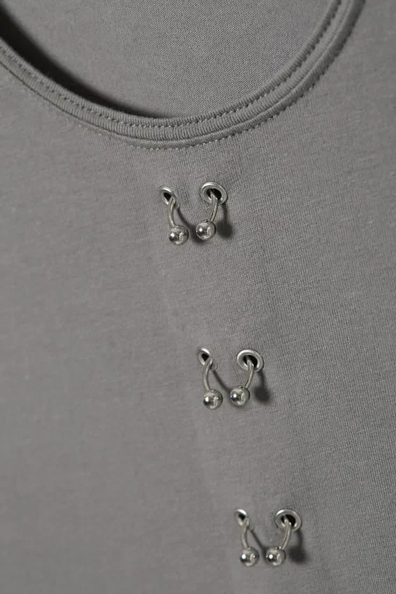 Top de manga larga con aberturas – Gris Top de manga larga con aberturas – Gris