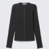 Top de manga larga con aberturas – Negro Top de manga larga con aberturas – Negro