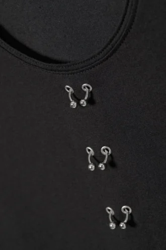 Top de manga larga con aberturas – Negro