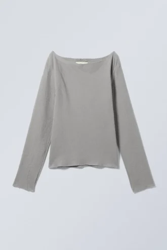 Top de manga larga con cuello barco y bordes sin rematar – Gris empolvado