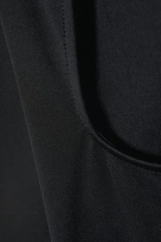 Top de manga larga con cuello cuadrado – Negro