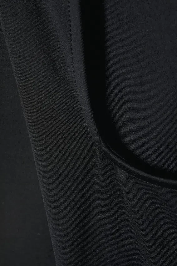 Top de manga larga con cuello cuadrado – Negro Top de manga larga con cuello cuadrado – Negro