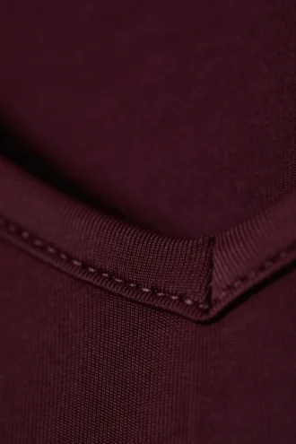 Top de manga larga con cuello en V – Burdeos