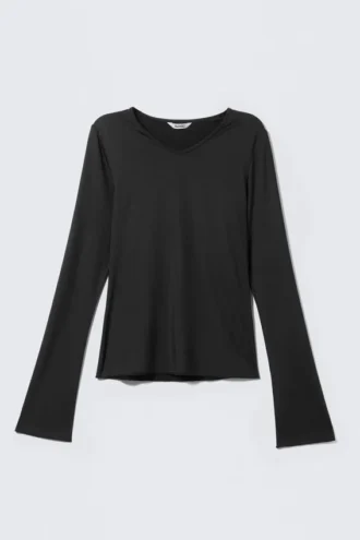 Top de manga larga con cuello en V – Negro