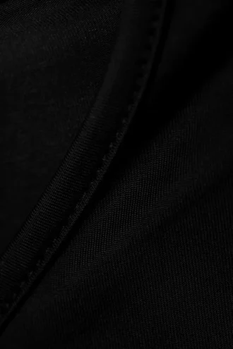 Top de manga larga con cuello en V – Negro
