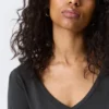 Top de manga larga con cuello en V – Negro lavado Top de manga larga con cuello en V – Negro lavado