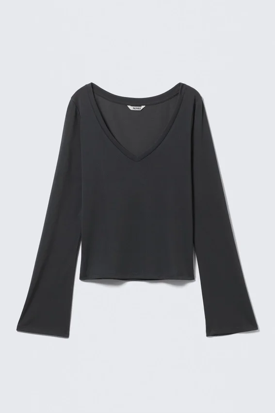 Top de manga larga con cuello en V – Negro lavado Top de manga larga con cuello en V – Negro lavado