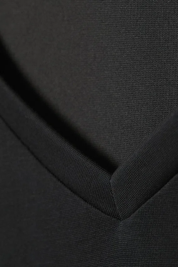 Top de manga larga con cuello en V – Negro lavado Top de manga larga con cuello en V – Negro lavado