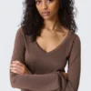 Top de manga larga con cuello en V – Washed Mole Top de manga larga con cuello en V – Washed Mole