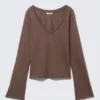 Top de manga larga con cuello en V – Washed Mole Top de manga larga con cuello en V – Washed Mole
