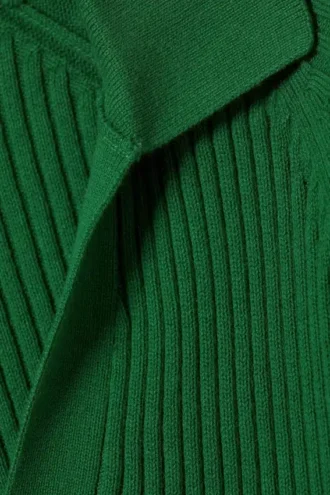 Top de manga larga con cuello en V y punto acanalado – Verde