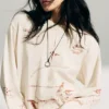 Top de manga larga con estampado y corte recto – Beige claro – Estampado urbano Top de manga larga con estampado y corte recto – Beige claro – Estampado urbano