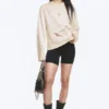 Top de manga larga con estampado y corte recto – Beige claro – Estampado urbano Top de manga larga con estampado y corte recto – Beige claro – Estampado urbano