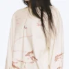 Top de manga larga con estampado y corte recto – Beige claro – Estampado urbano Top de manga larga con estampado y corte recto – Beige claro – Estampado urbano