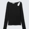 Top de manga larga con hombros descubiertos – Negro Top de manga larga con hombros descubiertos – Negro