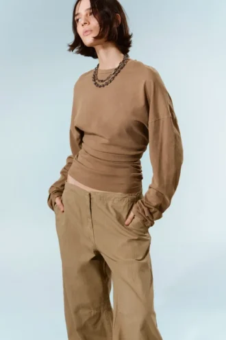 Top de manga larga con pliegues – Beige oscuro