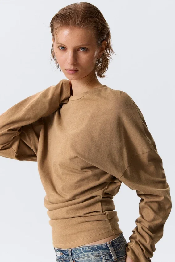Top de manga larga con pliegues – Beige oscuro Top de manga larga con pliegues – Beige oscuro