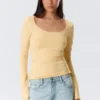 Top de manga larga, corte entallado y cuello redondo – Amarillo claro