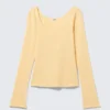 Top de manga larga, corte entallado y cuello redondo – Amarillo claro