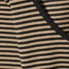 Top de manga larga, corte entallado y cuello redondo – Rayas beige/negro