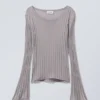 Top de manga larga de punto transparente Enora – Gris claro Top de manga larga de punto transparente Enora – Gris claro