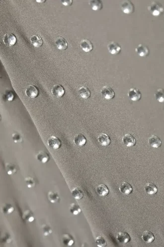 Top de manga larga transparente con pedrería – Gris empolvado