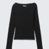 Top de manga larga y cuello ancho – Negro Top de manga larga y cuello ancho – Negro