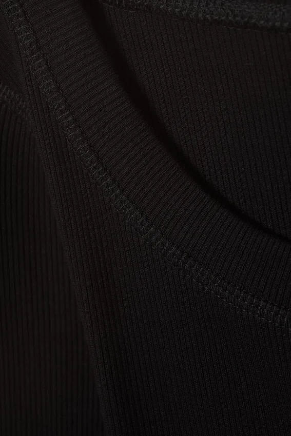 Top de manga larga y cuello ancho – Negro Top de manga larga y cuello ancho – Negro