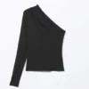 Top de nailon drapeado con un solo hombro – Negro
