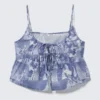Top de pijama de popelín de algodón estampado con lazo delantero – Azul – Baroque Collage Top de pijama de popelín de algodón estampado con lazo delantero – Azul – Baroque Collage