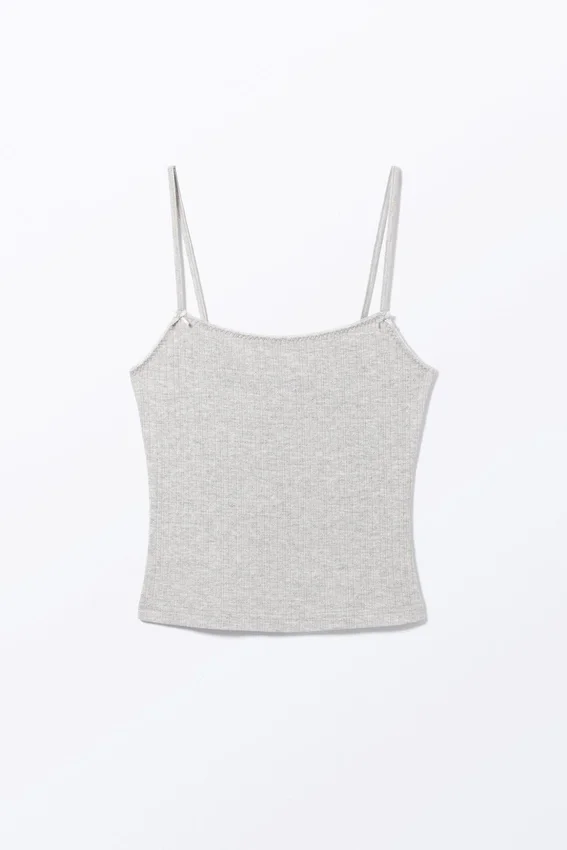 Top de tirantes con punto calado – Gris jaspeado Top de tirantes con punto calado – Gris jaspeado