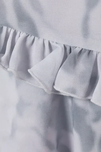 Top de tirantes con volantes – Gris empolvado – Mármol nublado