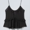 Top de tirantes con volantes – Negro Top de tirantes con volantes – Negro