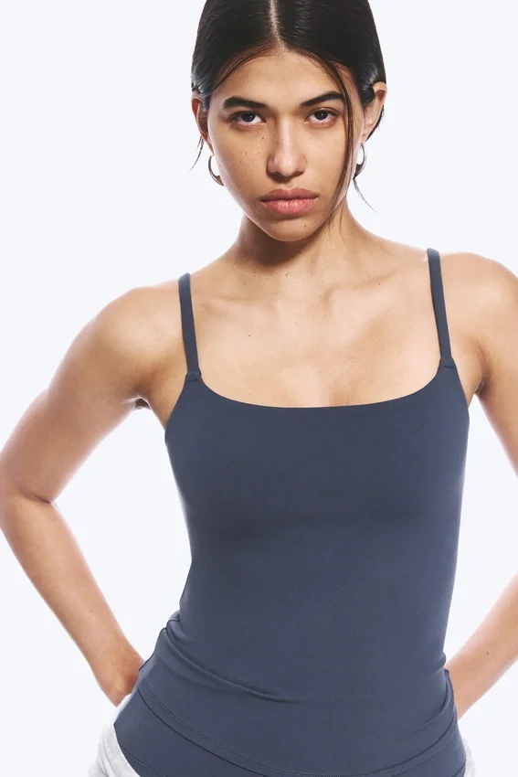 Top deportivo con tirantes – Azul marino Top deportivo con tirantes – Azul marino