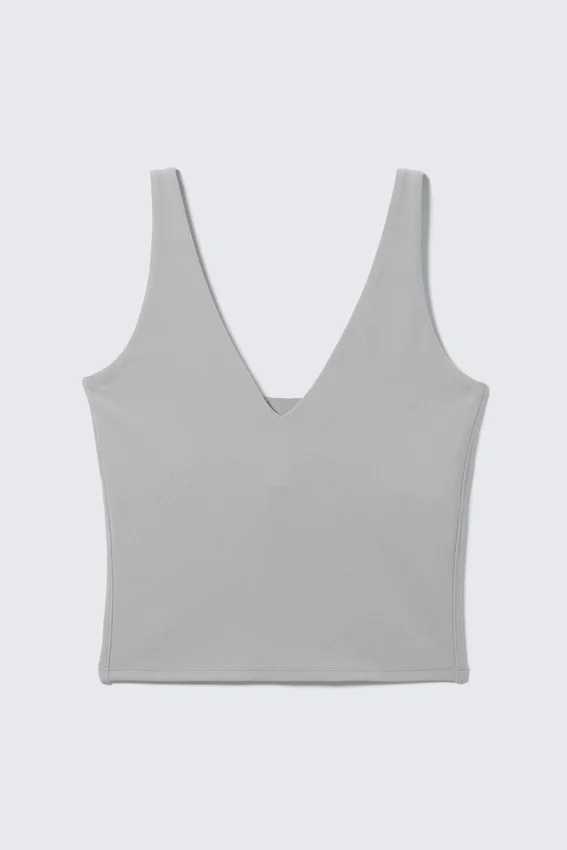 Top deportivo corto con escote pronunciado – Gris Top deportivo corto con escote pronunciado – Gris