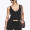 Top deportivo corto con escote pronunciado – Negro Top deportivo corto con escote pronunciado – Negro