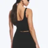Top deportivo corto con escote pronunciado – Negro Top deportivo corto con escote pronunciado – Negro
