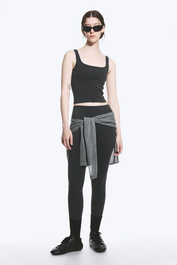 Top deportivo corto – Gris oscuro Top deportivo corto – Gris oscuro