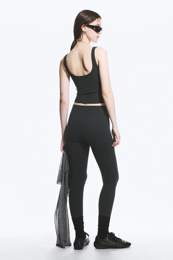 Top deportivo corto – Gris oscuro Top deportivo corto – Gris oscuro